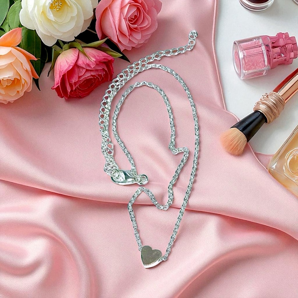 Dainty Heart Accent Necklace Super Cute Minimalist Small Tiny Feminine Romantic